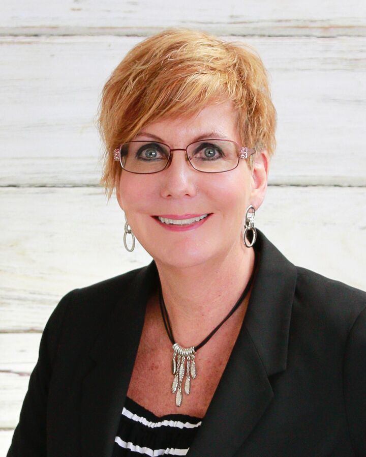 Laurie Davis,  in Shelby Township, Professionals