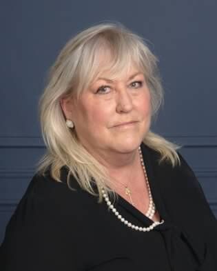 Catherine Saponaro, Real Estate Salesperson in Valparaiso, Circle