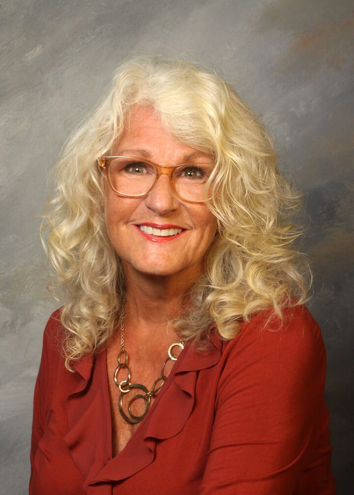 Lorraine Frendt,  in Port Huron, Professionals