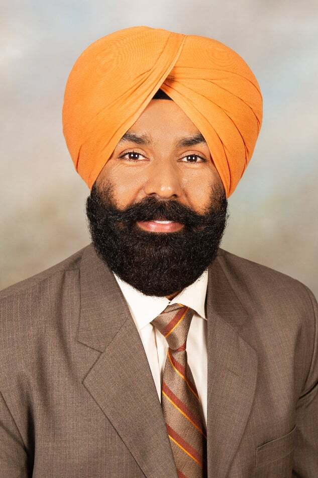Sharanjit Dhillon, Real Estate Salesperson in Tracy, Valley Central
