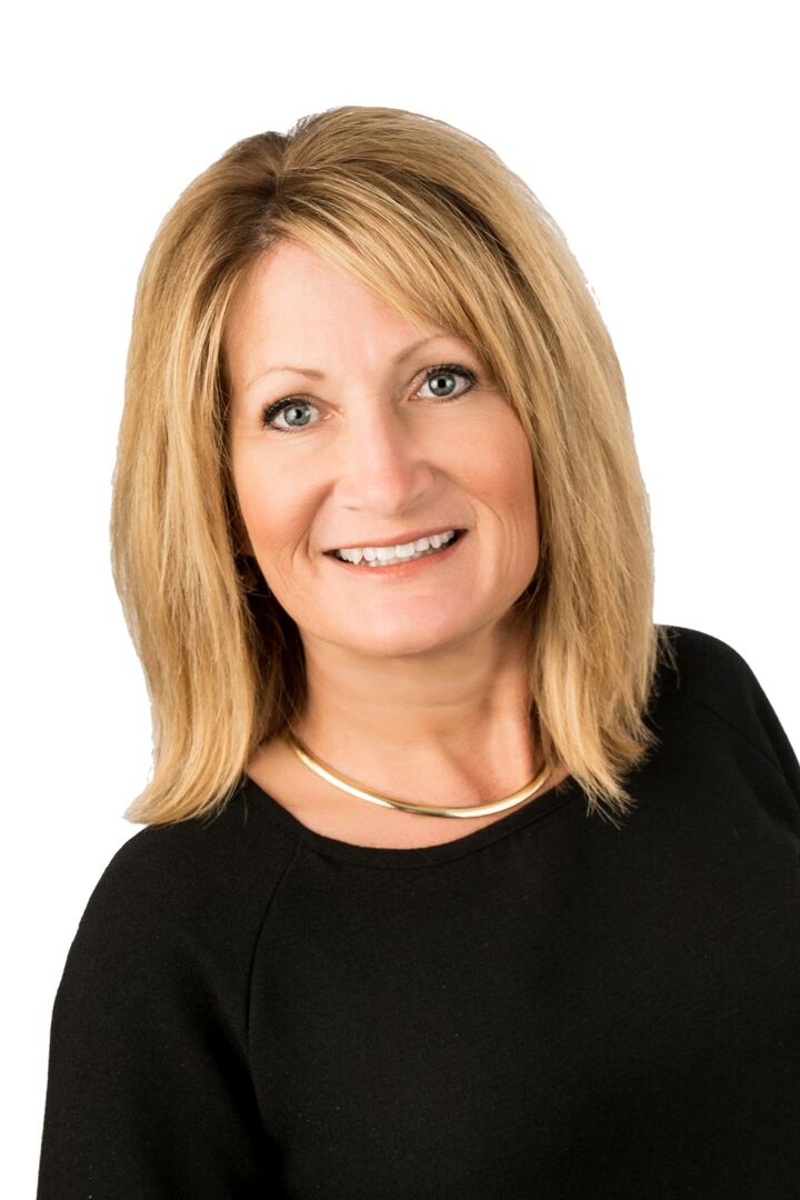 Christine Stultz, Associate Real Estate Broker in Sioux City, ProLink