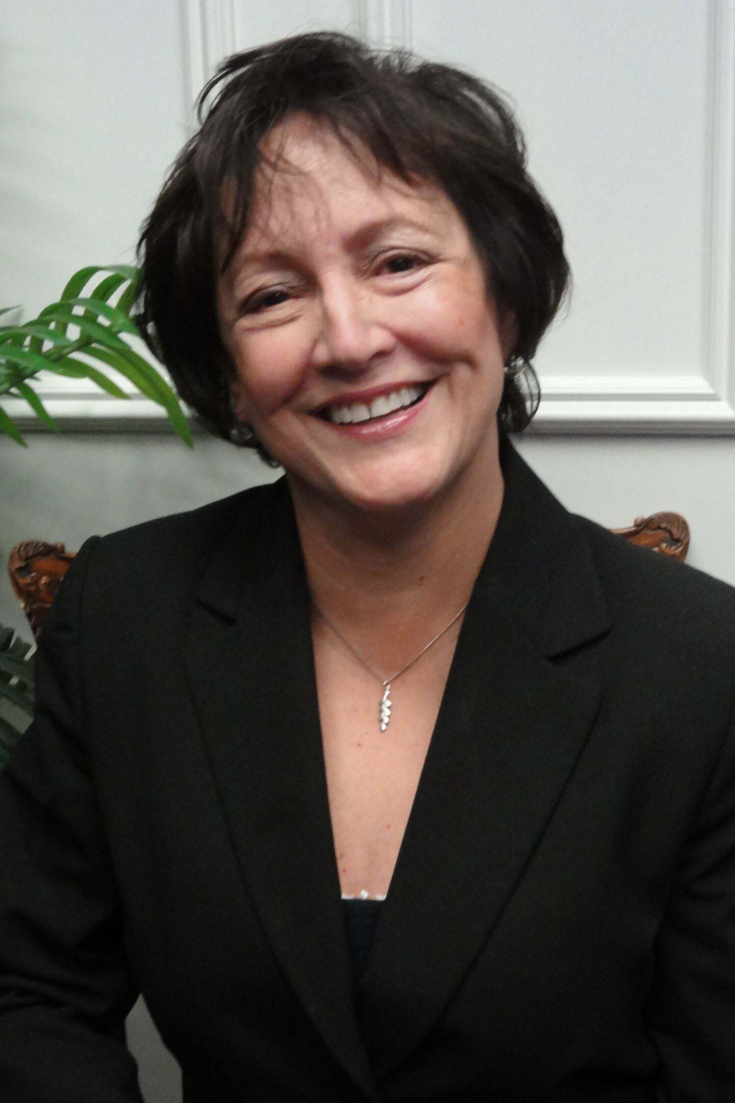 Lenda Steckel, Real Estate Salesperson in Northville, Professionals