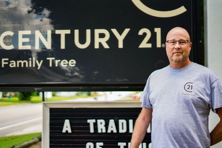 Sean Hilton, Real Estate Salesperson in Aurora, Family Tree