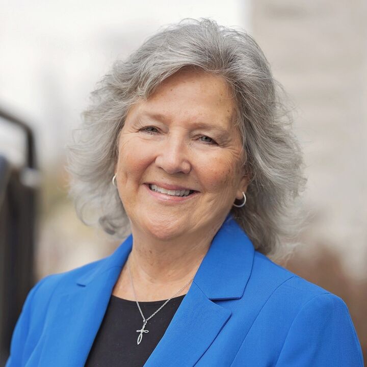 Alice Reynolds, Real Estate Broker in Bloomington, Scheetz