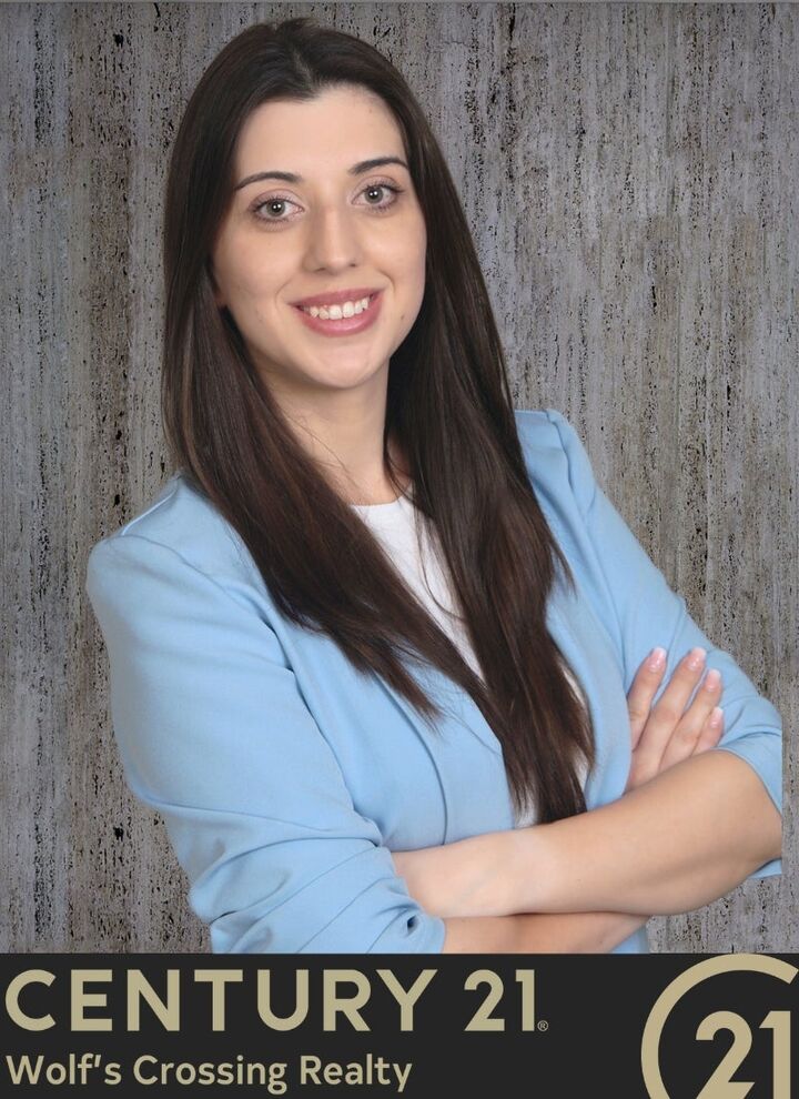 Emina Vasquez, Real Estate Salesperson in Saint Cloud, Wolf's Crossing Realty