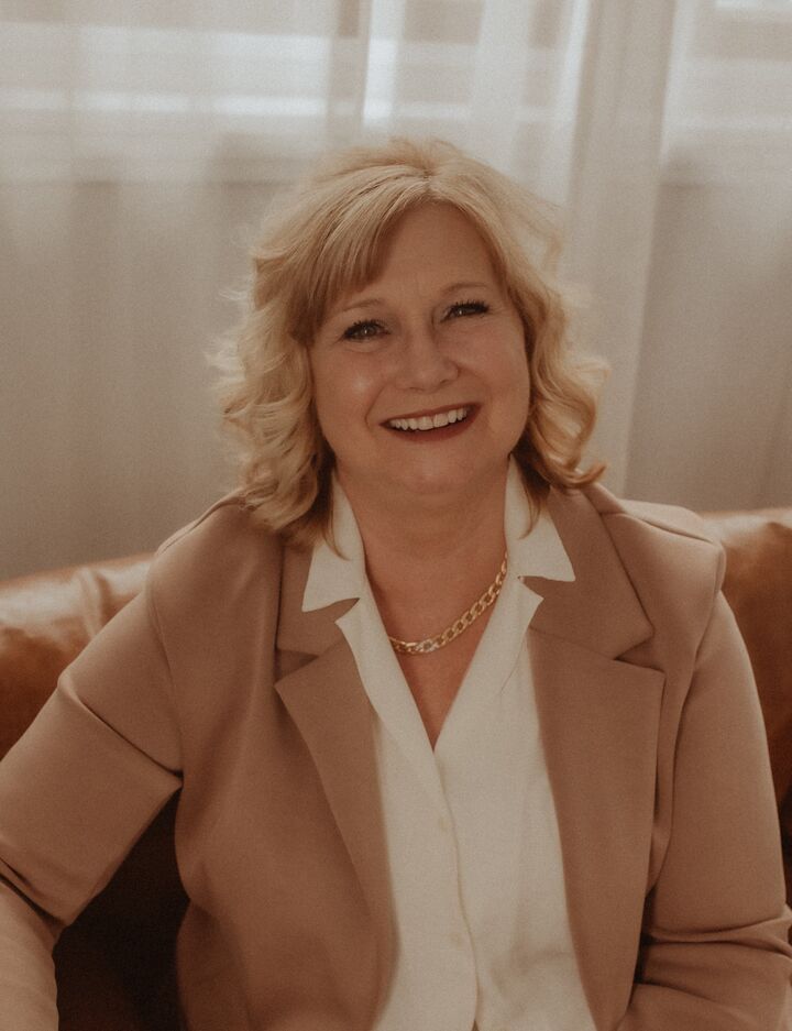 Lori Gamble, Real Estate Salesperson in Clare, Signature Realty