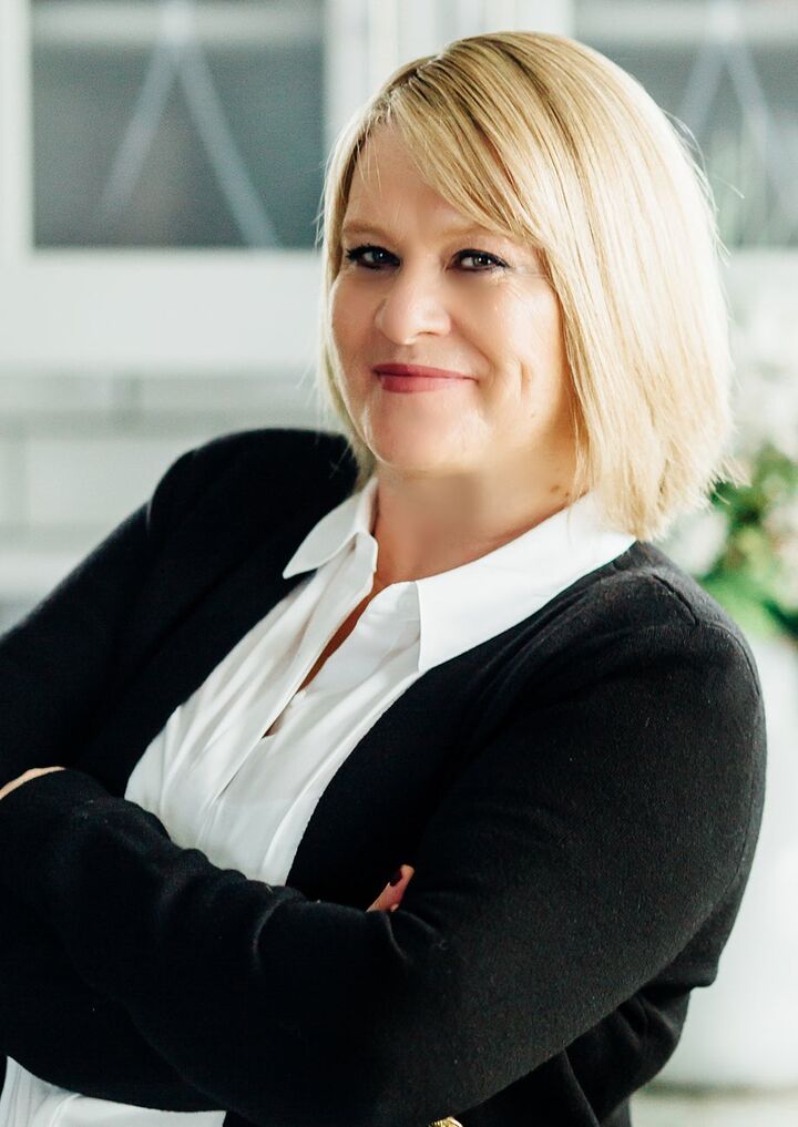 Julie Devine, Real Estate Salesperson in Onalaska, Affiliated