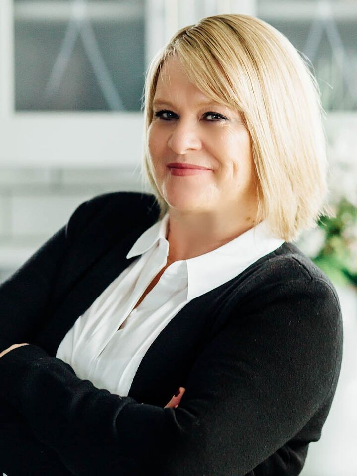 Julie Devine, Real Estate Salesperson in Onalaska, Affiliated