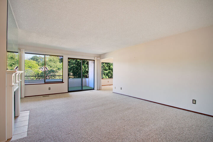 Property Photo: 10825 Glen Acres Dr S B WA 98168