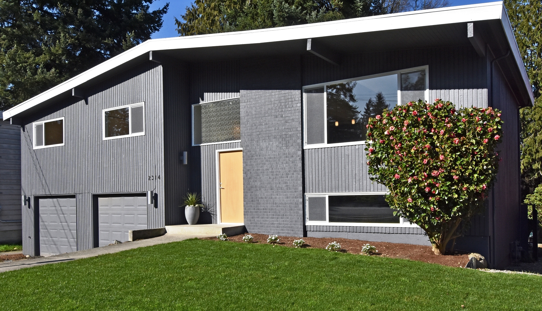 Property Photo:  2314 N 149th St  WA 98133 