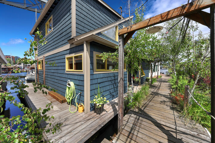 Property Photo:  2770  Westlake Avenue N 6  WA 98109 