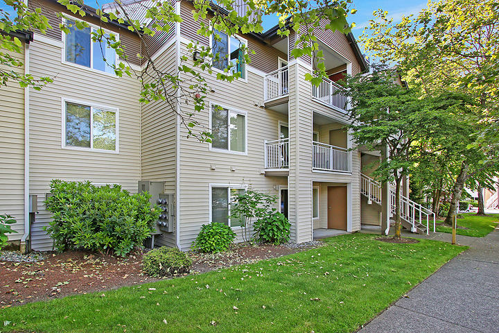 Property Photo:  12303 Harbour Pointe Blvd Ee303  WA 98275 