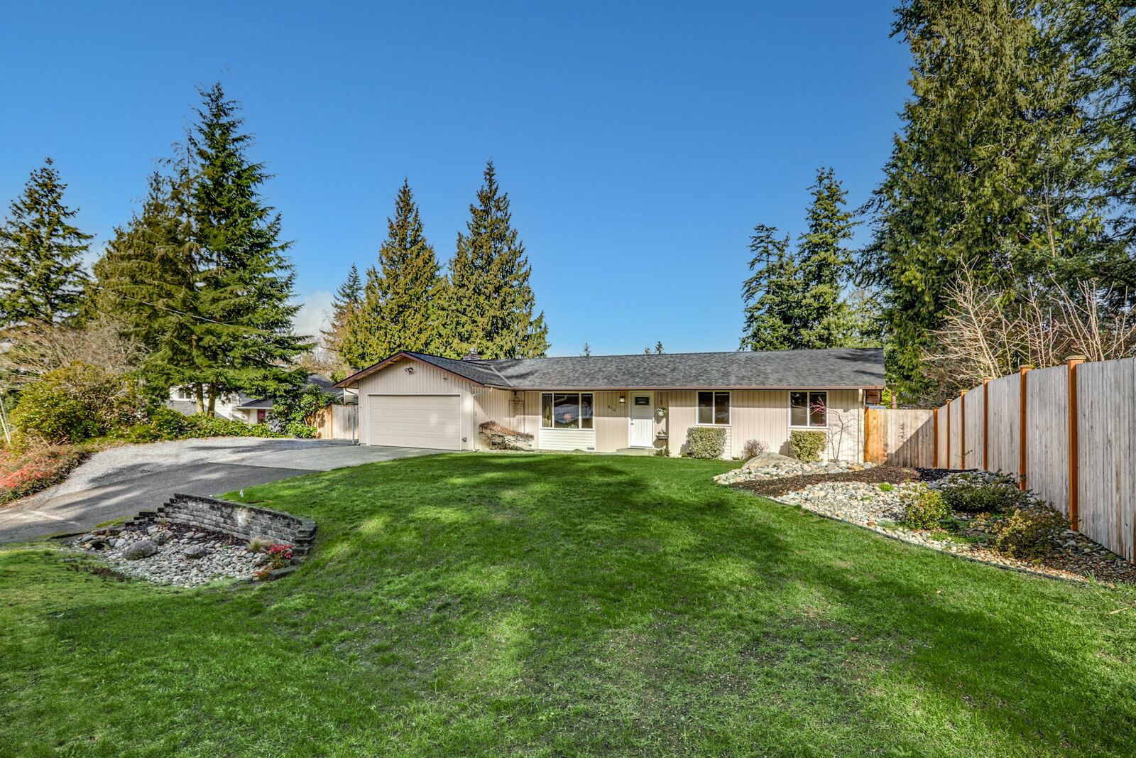 Property Photo: 8110 Upper Ridge Rd WA 98203