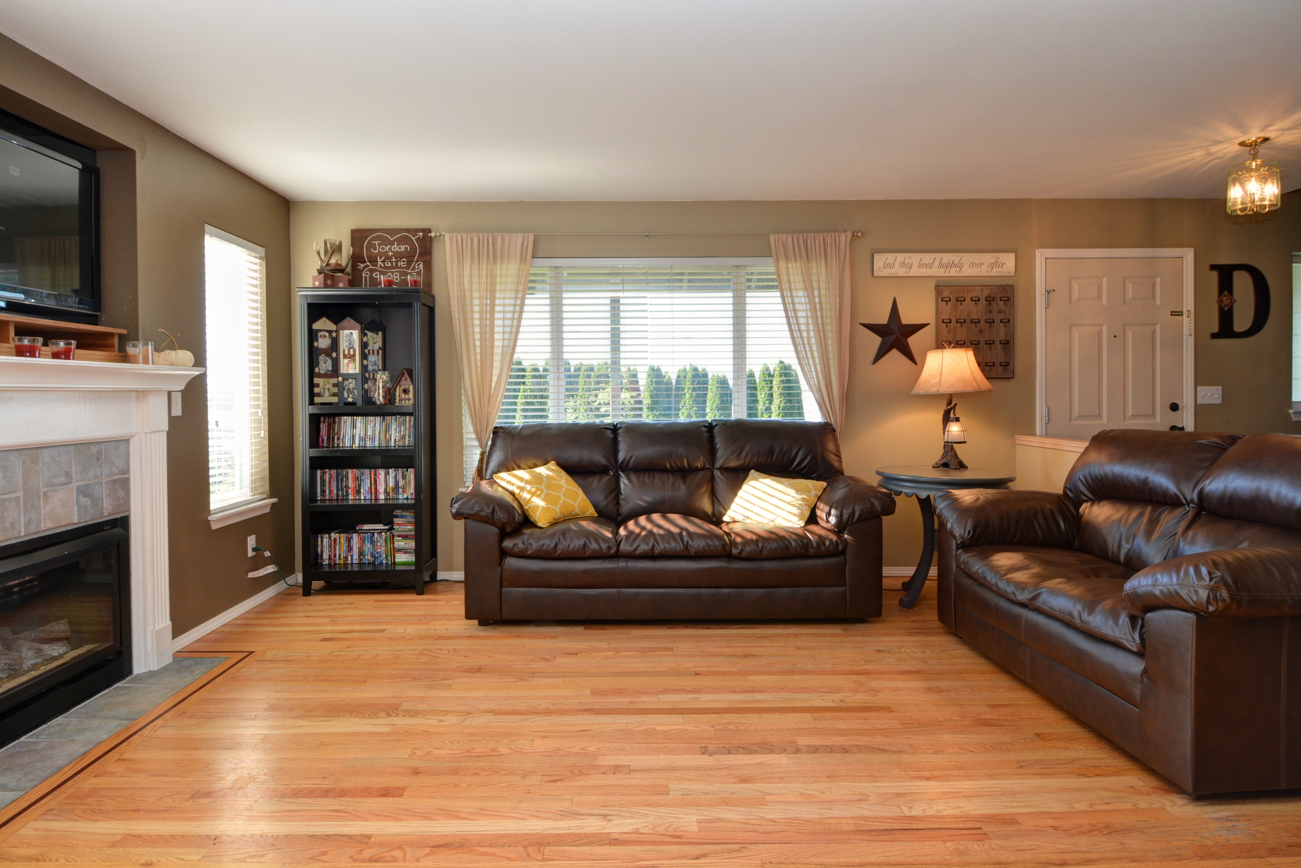 Property Photo: Inviting and charming 811 Sunnyside Blvd SE WA 98258