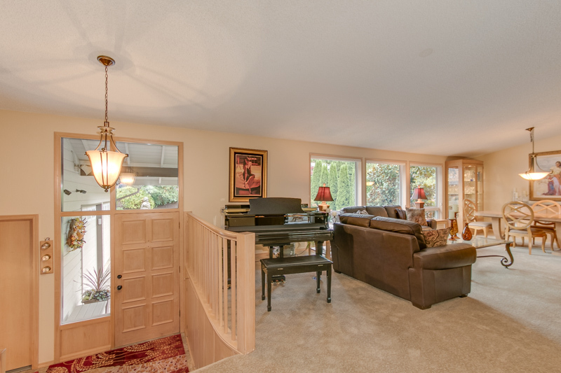 Property Photo: Living room 2626 186th Ave NE WA 98052