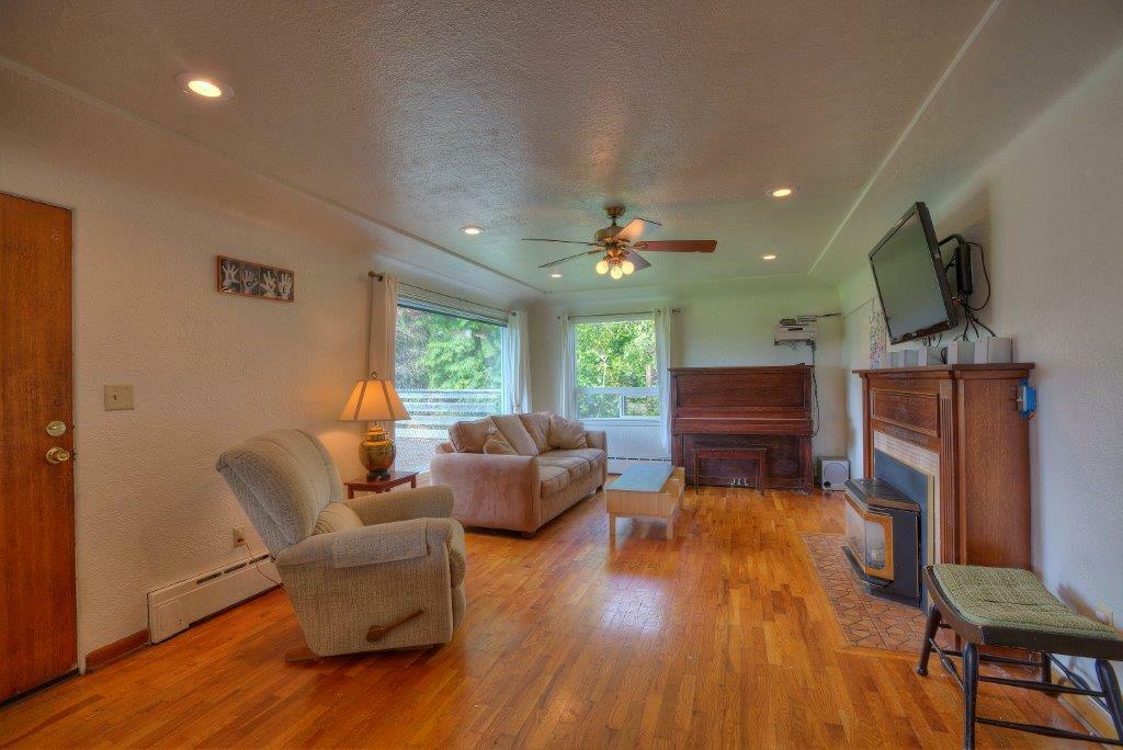 Property Photo: Living room 7007 S Thompson Ave  WA 98408 