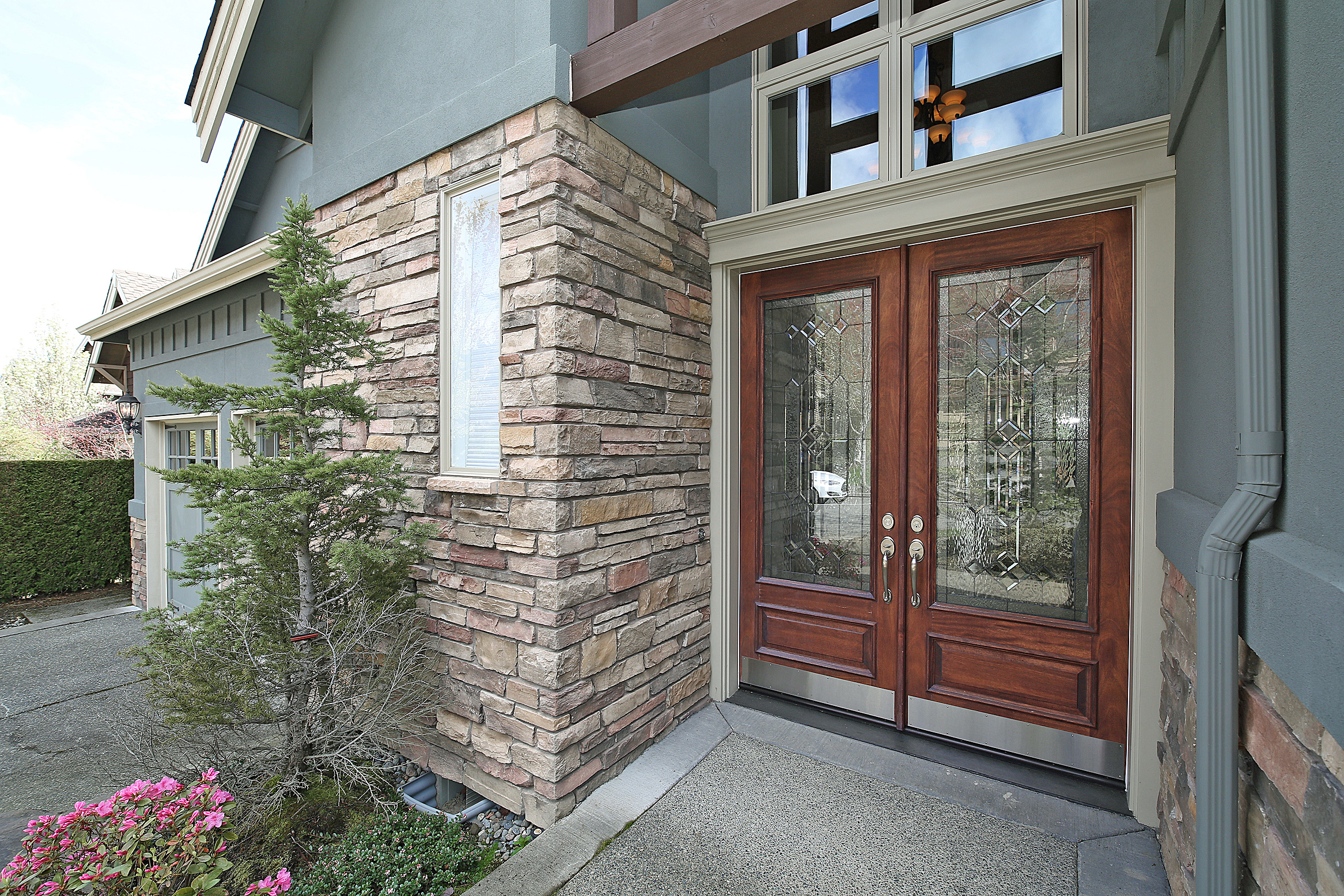 Property Photo: Foyer, entryway 602 Timber Creek Dr NW  WA 98027 