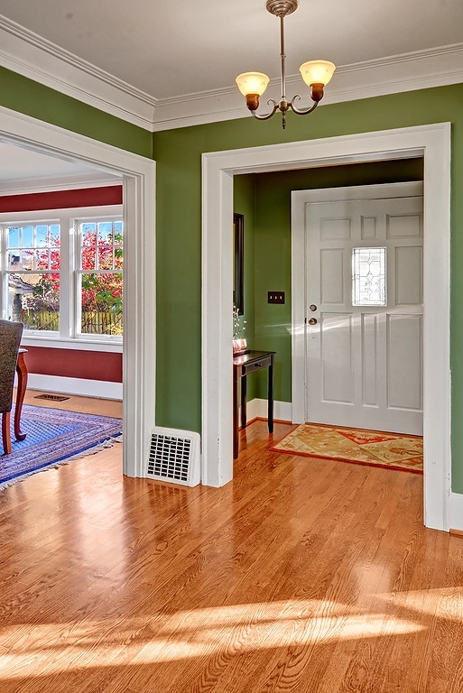 Property Photo: Foyer 2342 32nd Ave S  WA 98144 