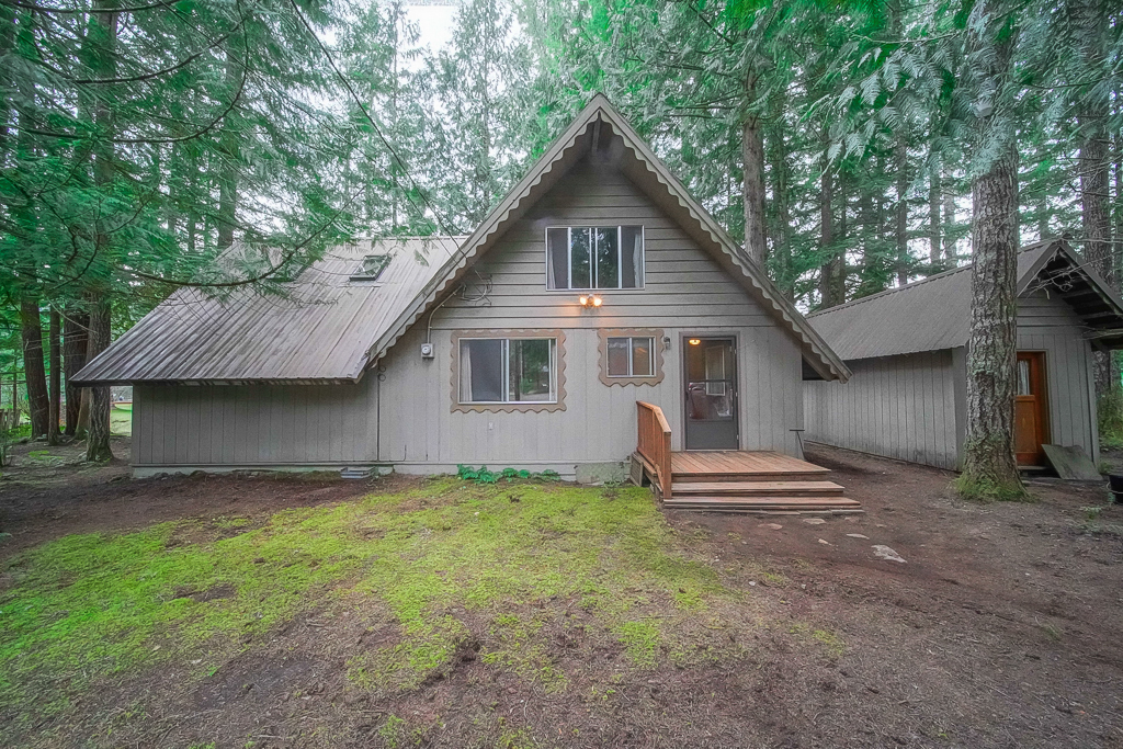 Property Photo: 8 Fir Tree Ct WA 98937