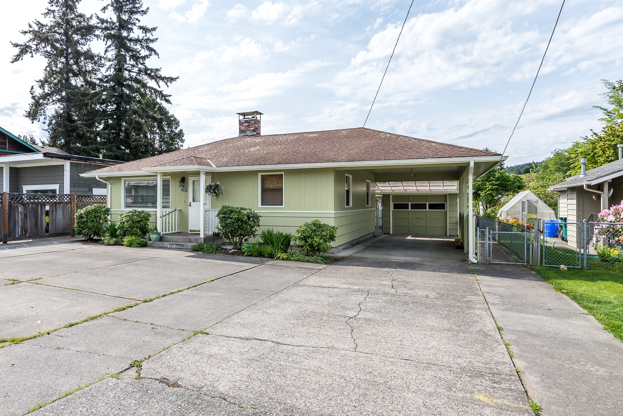 Property Photo:  625 Hillcrest Dr  WA 98221 