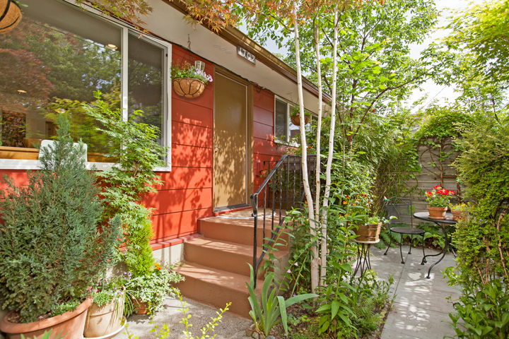 Property Photo: 1702 14th Ave S WA 98144