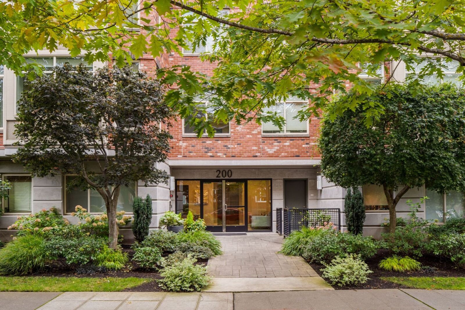Property Photo: 200 W Comstock Street 303 WA 98119