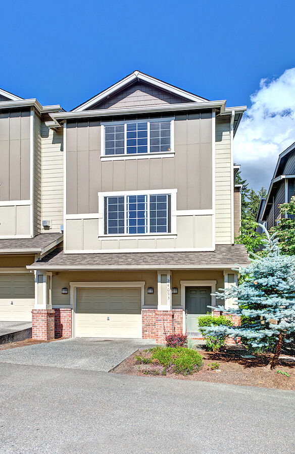 Property Photo: 24053 40th Lane SE WA 98021