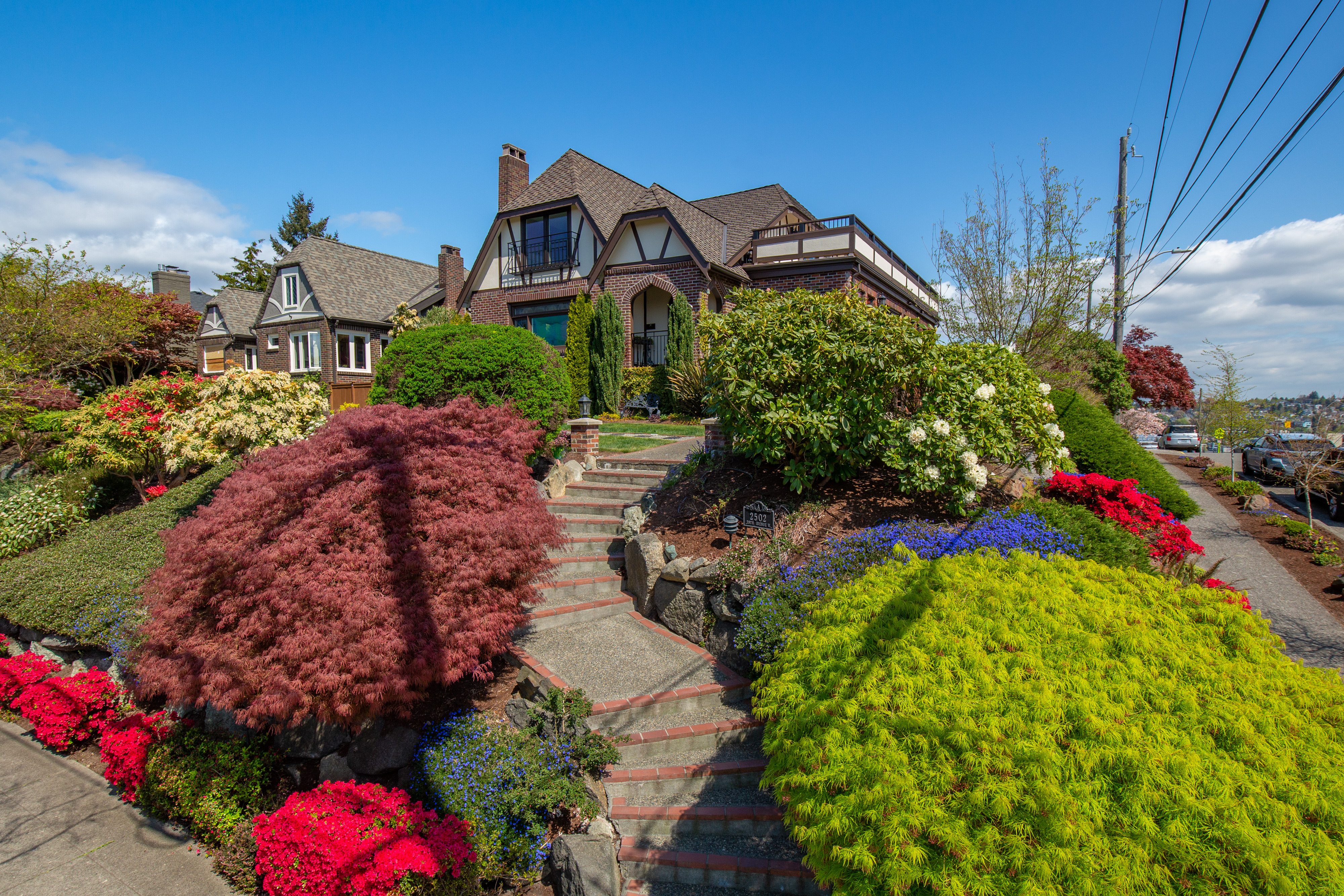 2502 28th Ave W  Seattle WA 98199 photo