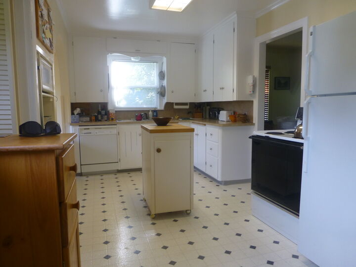 Property Photo: Character home on over 2/3 of an acre 3127 Alderwood  WA 98225 