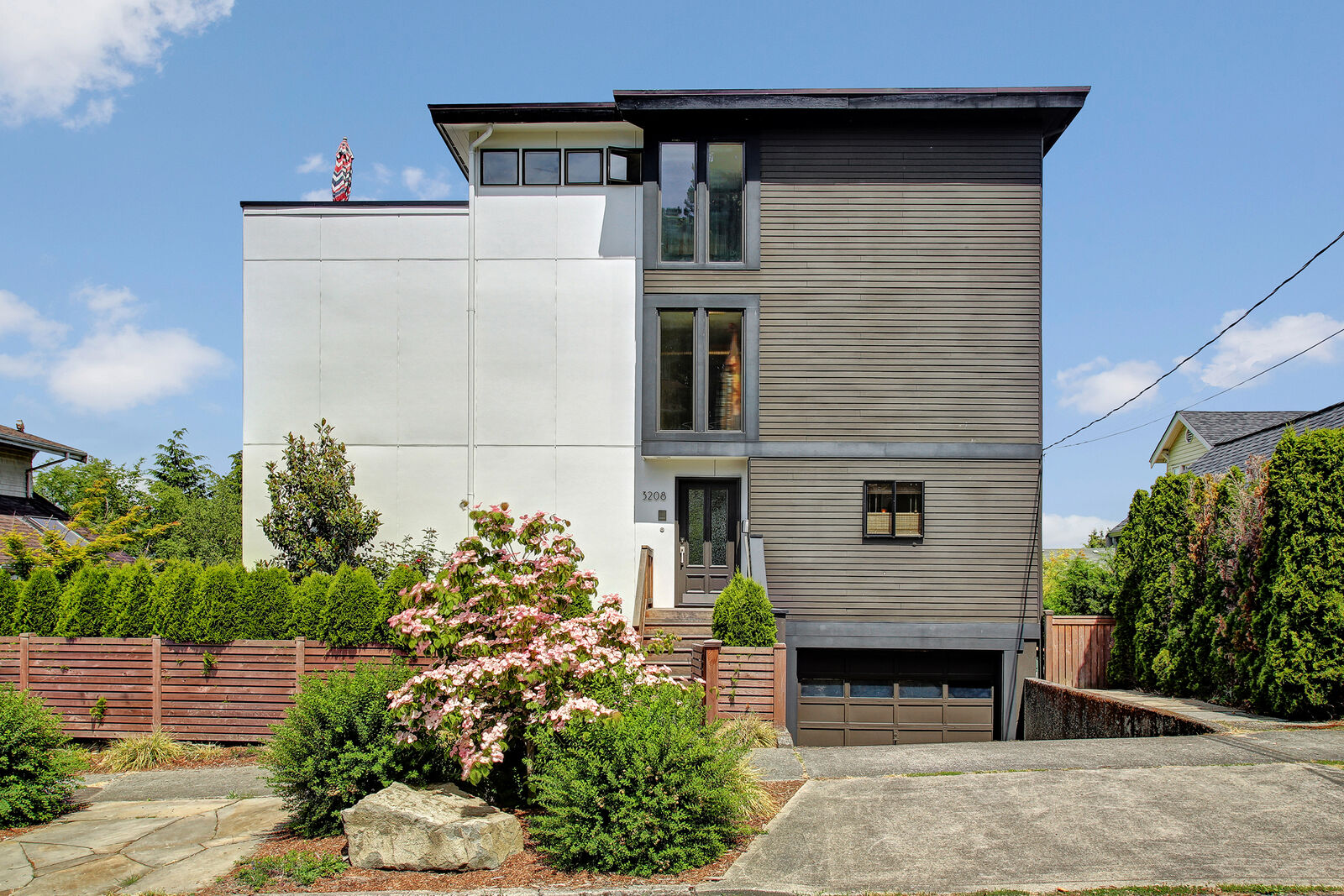 Property Photo:  3208 E Pine St  WA 98122 