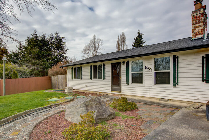 1650 Stephen  Oak Harbor WA 98277 photo