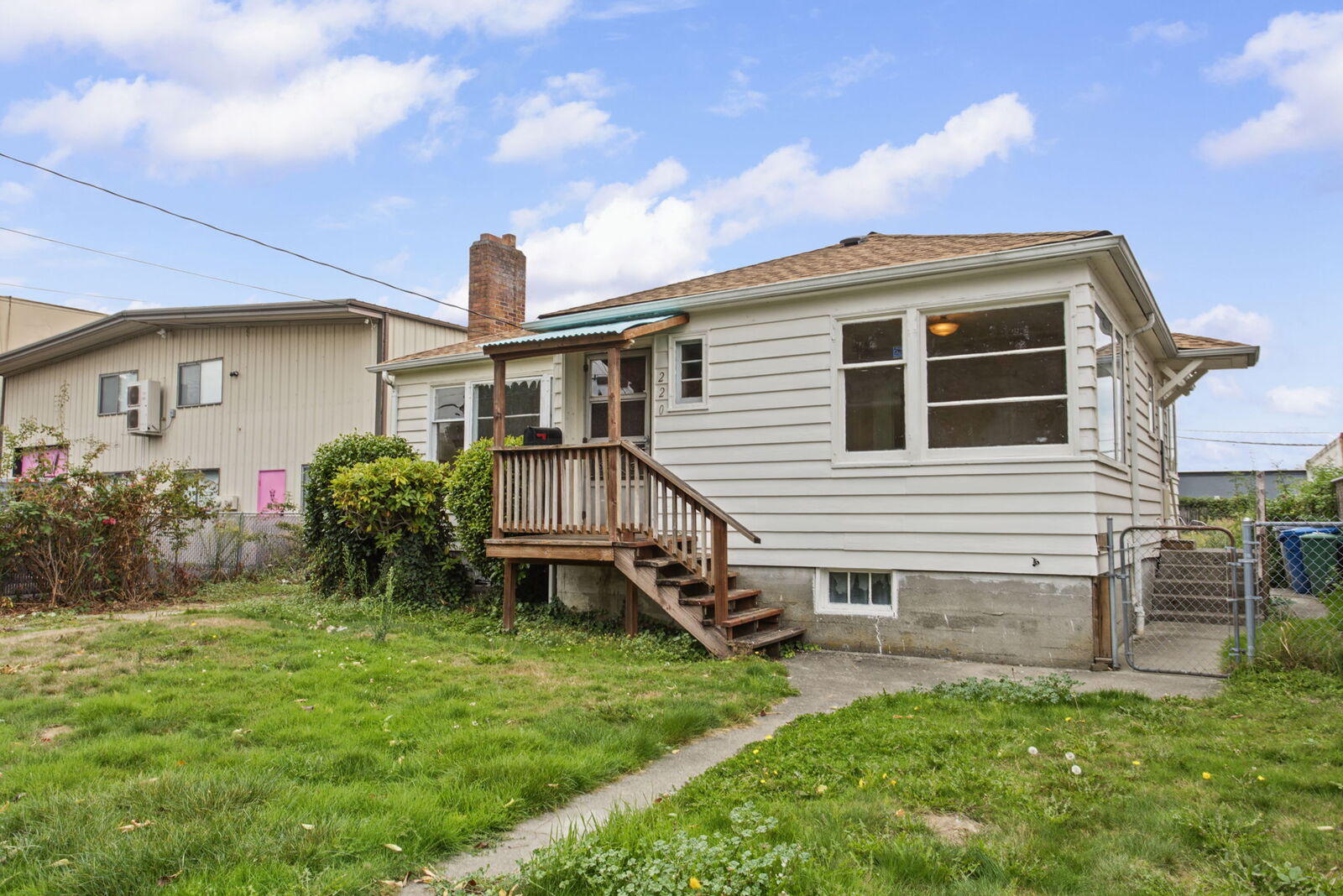 Property Photo: 220 S Tobin St 220 S Tobin Street WA 98057