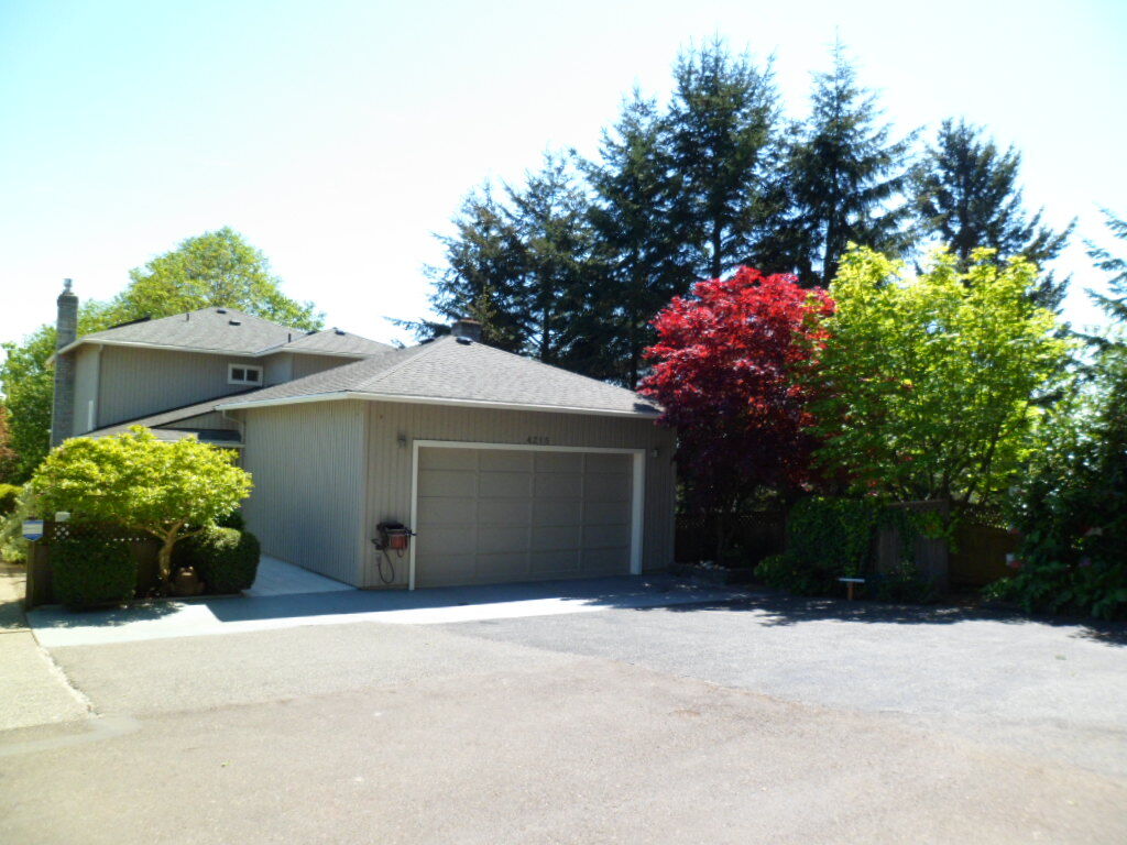 Property Photo:  4215 Olive St  WA 98203 