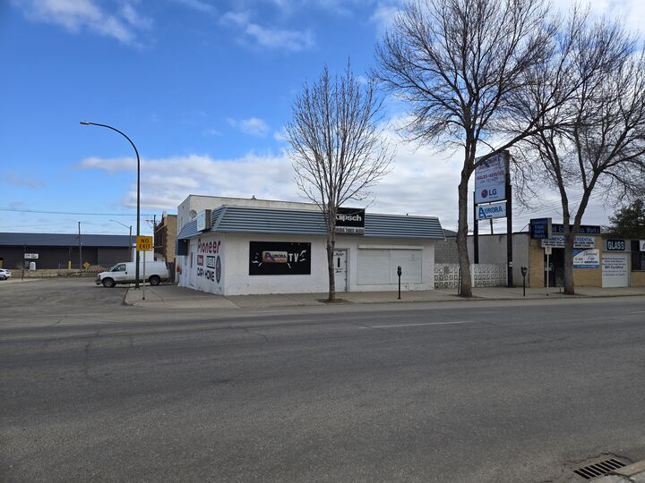 Property Photo:  1139 Rosser Avenue  MB R7A 0L8 