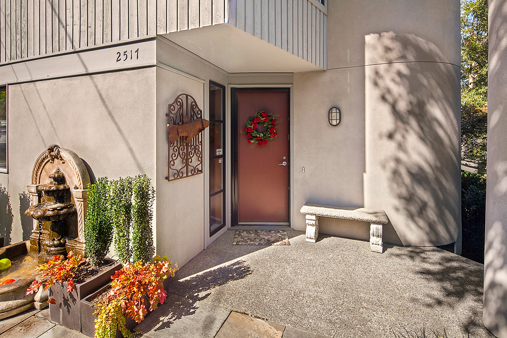 Property Photo: Exterior 2517 W Montlake Place E  WA 98112 