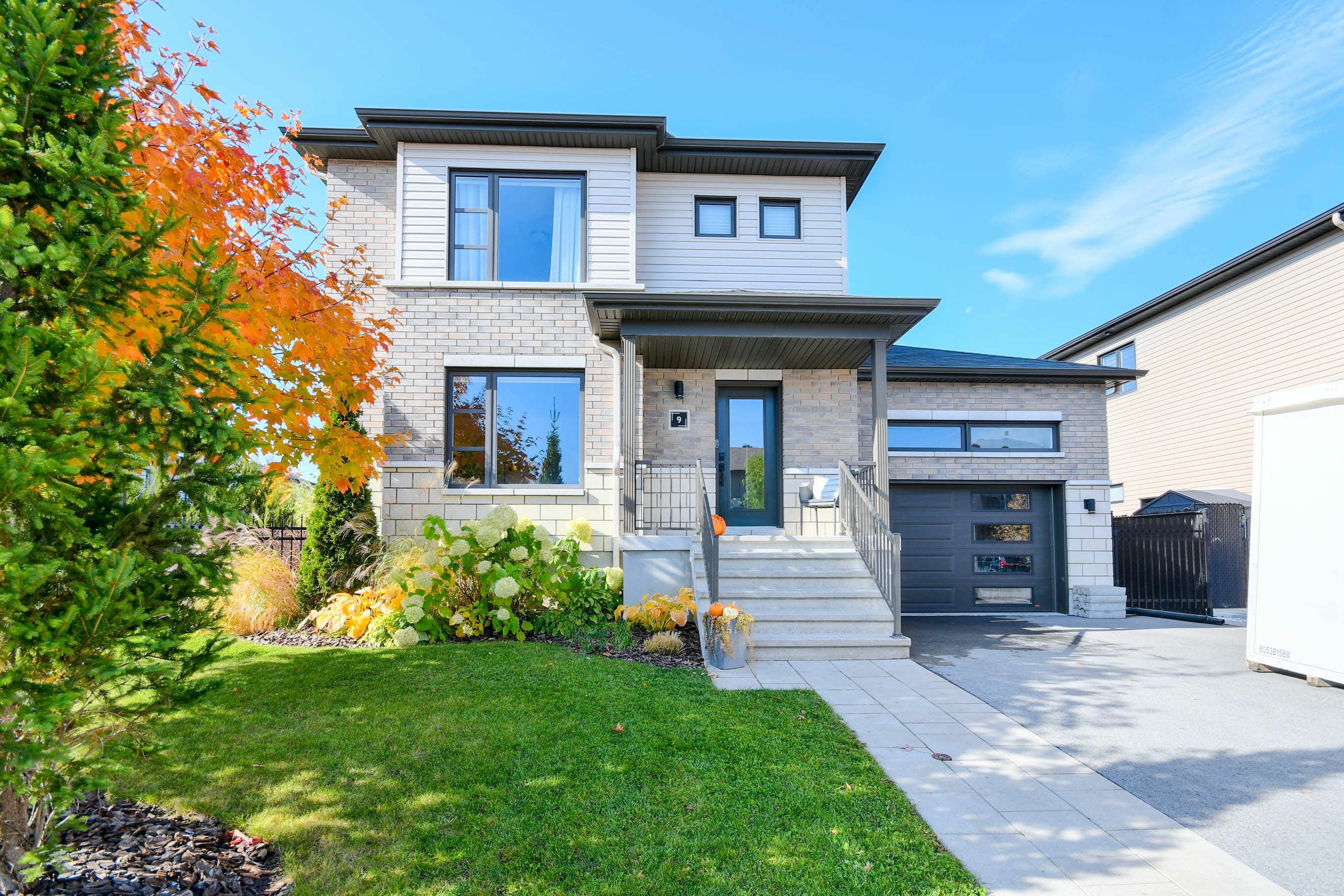 Photo de la propriété: 9 Rue De Moscou QC J9J 1R6