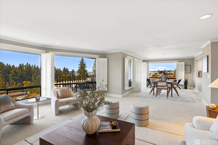 Property Photo: 1001 5th Ave S 306A WA 98020