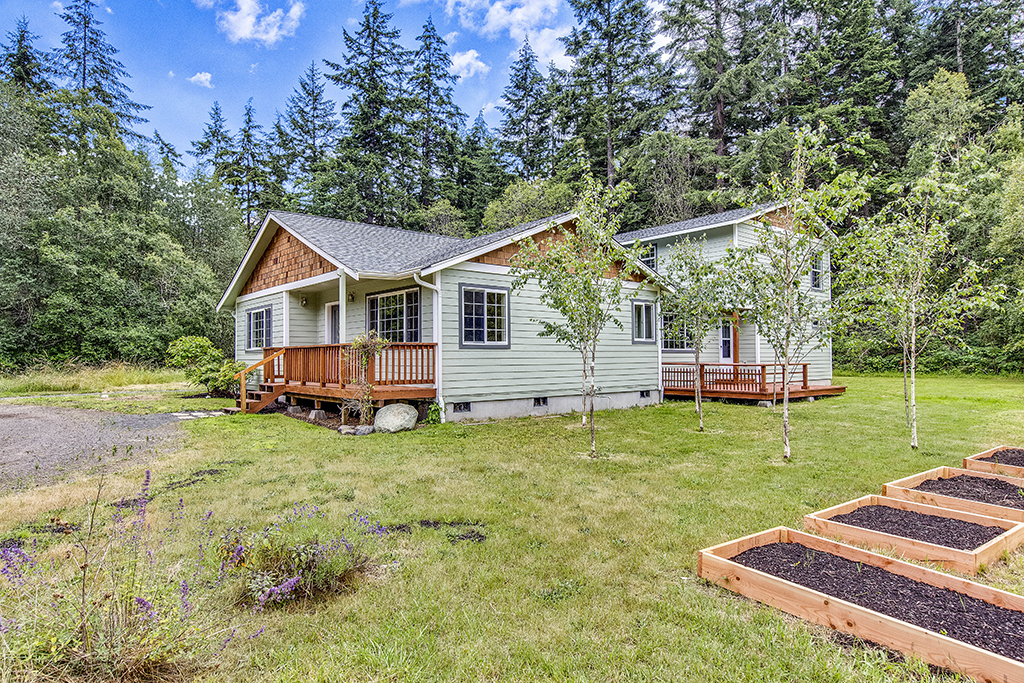 Property Photo: 6627 NE Marshall Rd WA 98110