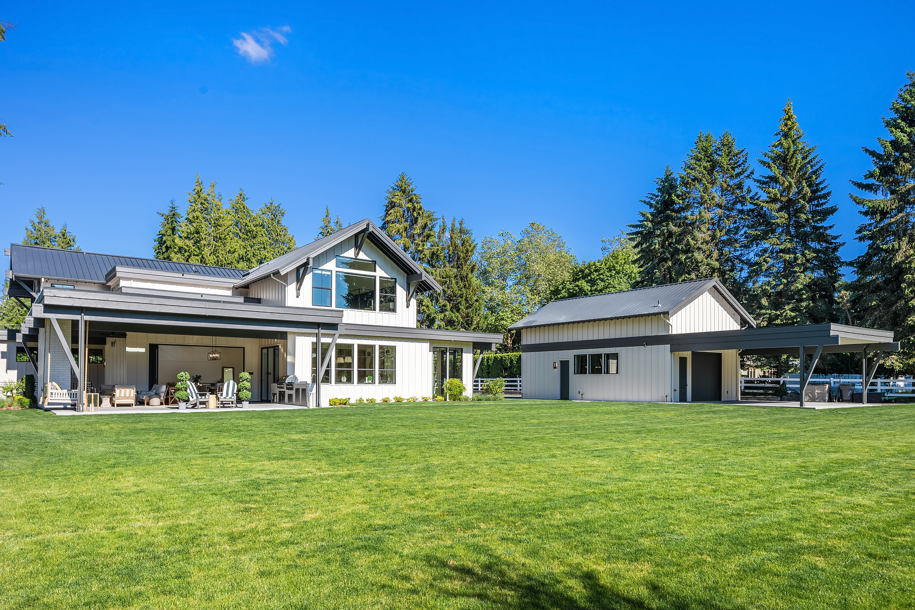 Property Photo:  6151 128th Avenue NE  WA 98033 