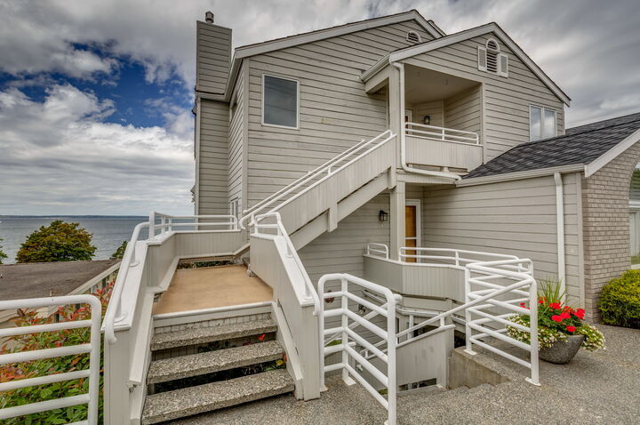 Property Photo: 480 S State St 301 WA 98225