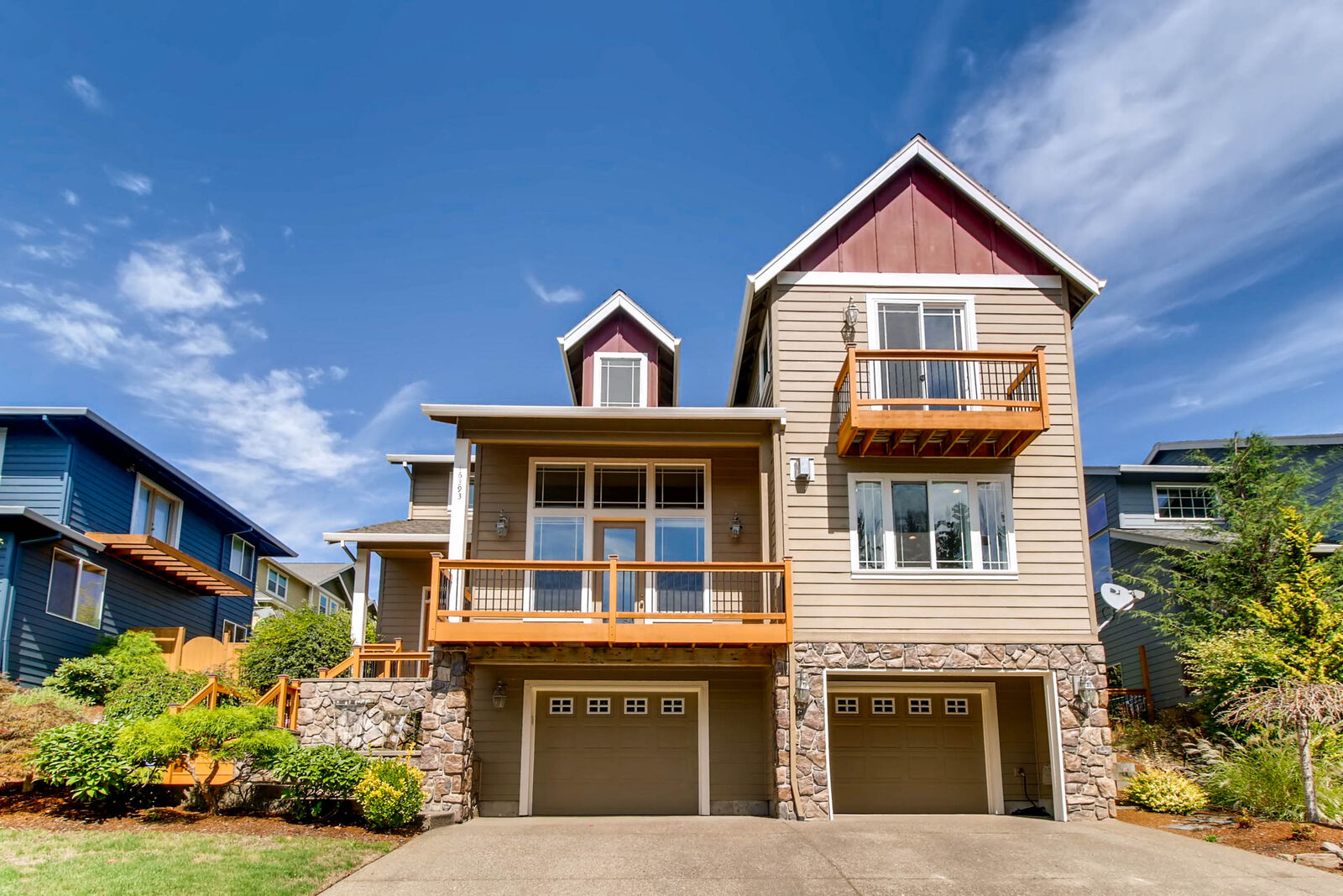 Property Photo: 16393 Oaktree Ter OR 97045