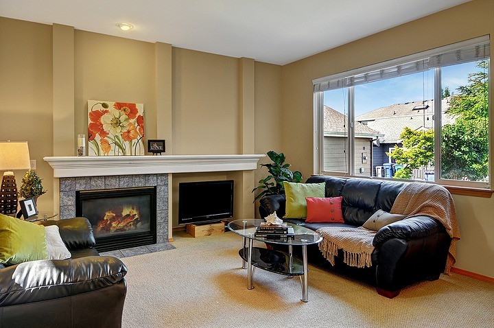 Property Photo: Living room 7421 Thompson Ave SE  WA 98065 
