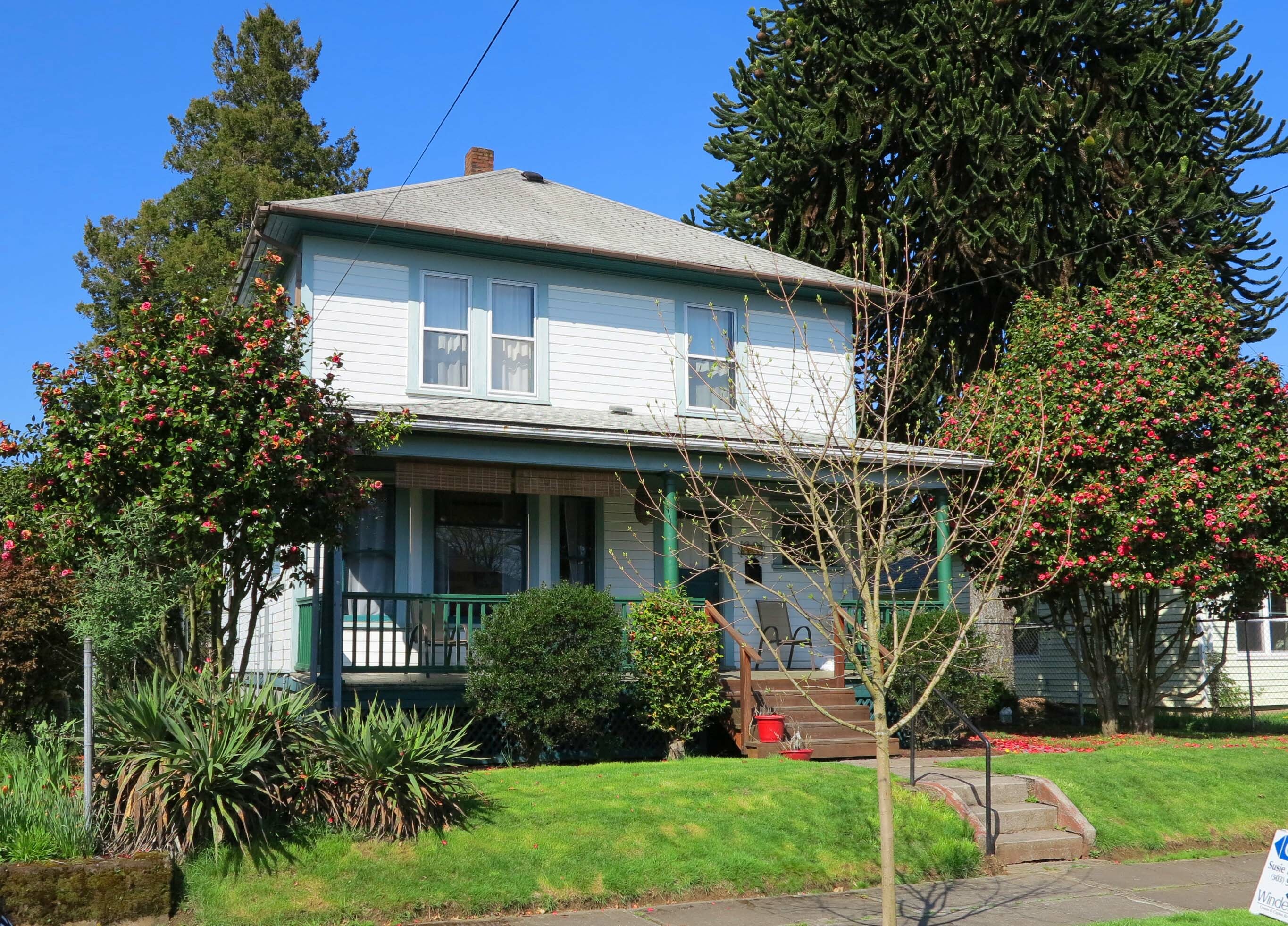 Property Photo:  4715 NE 8th Ave  OR 97211 