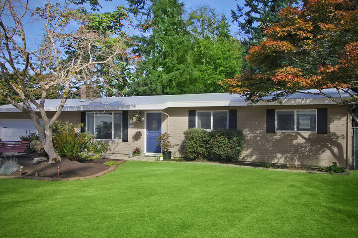Property Photo: 109 Bellflower Rd WA 98012