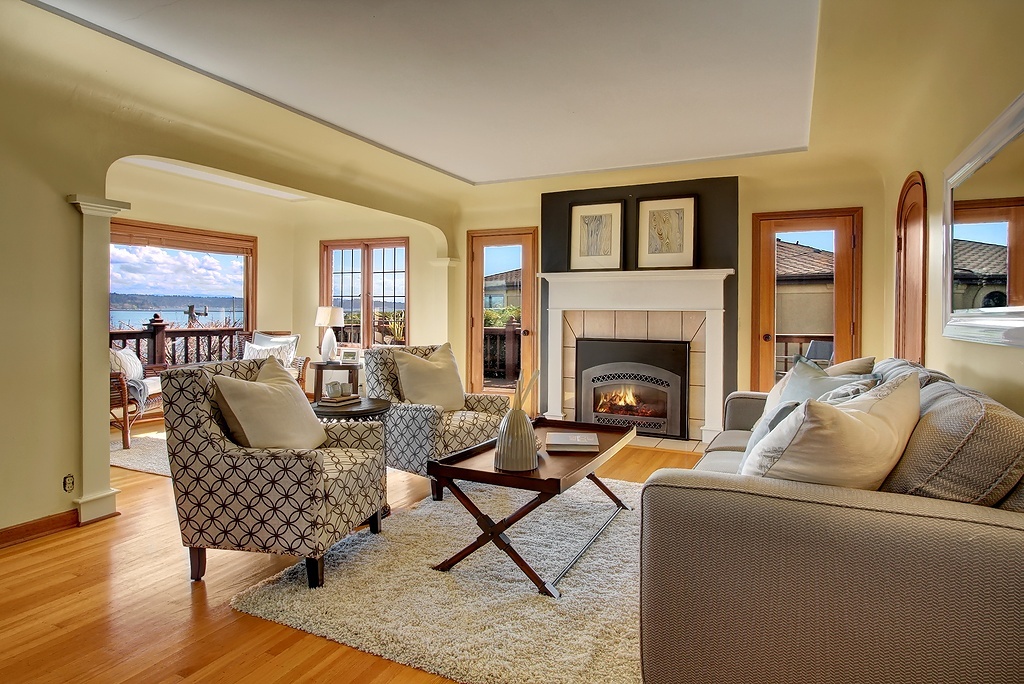 Property Photo: Living room 327 Lake Washington Blvd  WA 98122 