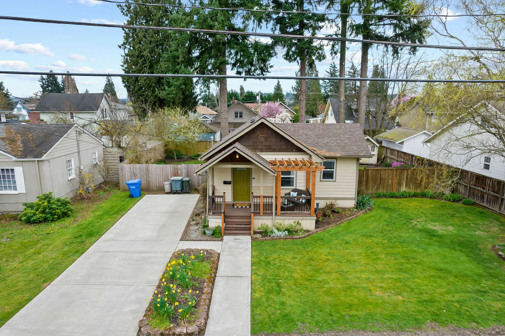 Property Photo:  1122 Park Street  WA 98390 