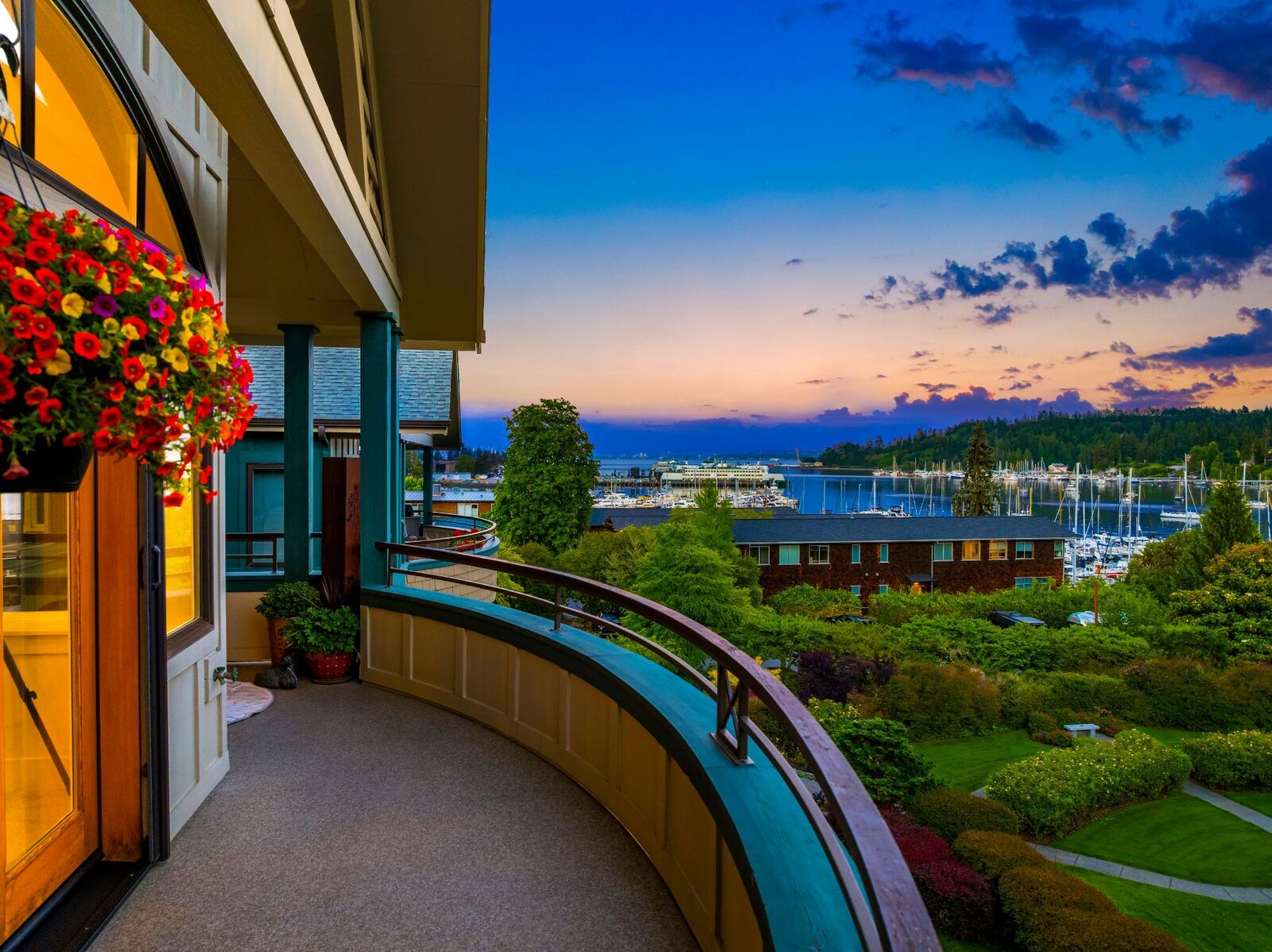 Property Photo: 450 Wood Ave SW Unit 3B 450  Wood Avenue SW 3B  WA 98110 