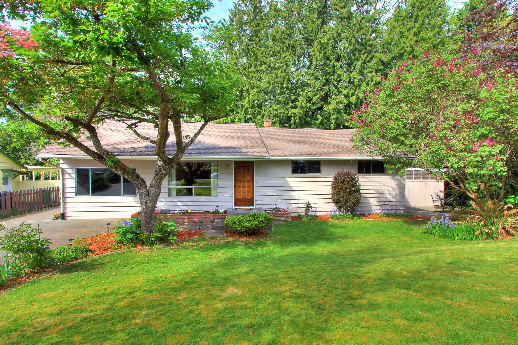 Property Photo: 5501 Firwood Dr WA 98036