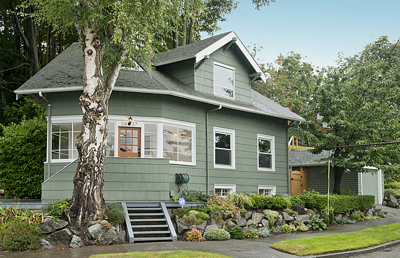Property Photo: 2637 3rd Ave N WA 98109