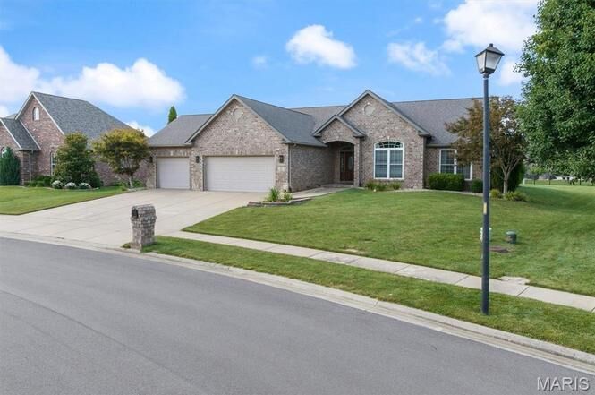 Property Photo: 437 Marbleton Circle IL 62269